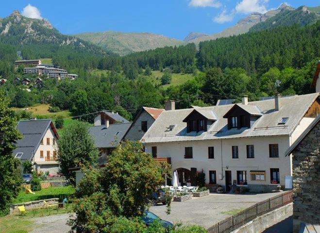 Auberge Le Vieux Chaillol Saint-Michel-de-Chaillol Exterior photo